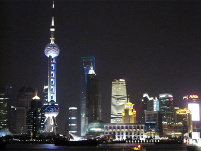 中国で最も勢いのある大都市の一つ、上海に行ってきました。