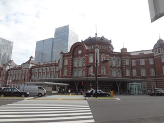 新しくなった東京の駅舎